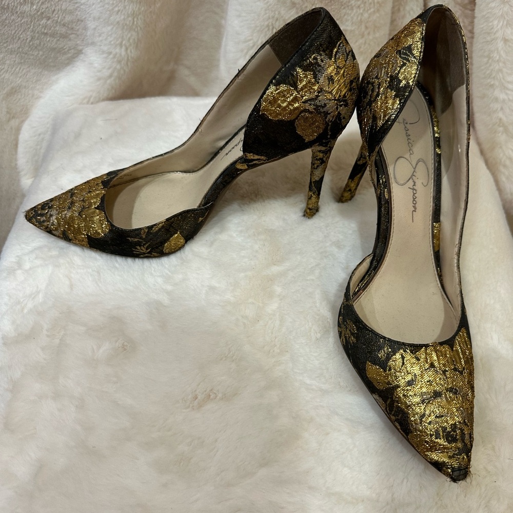 Jessica Simpson Elegant Black and Gold Heels - Picture 3 of 8